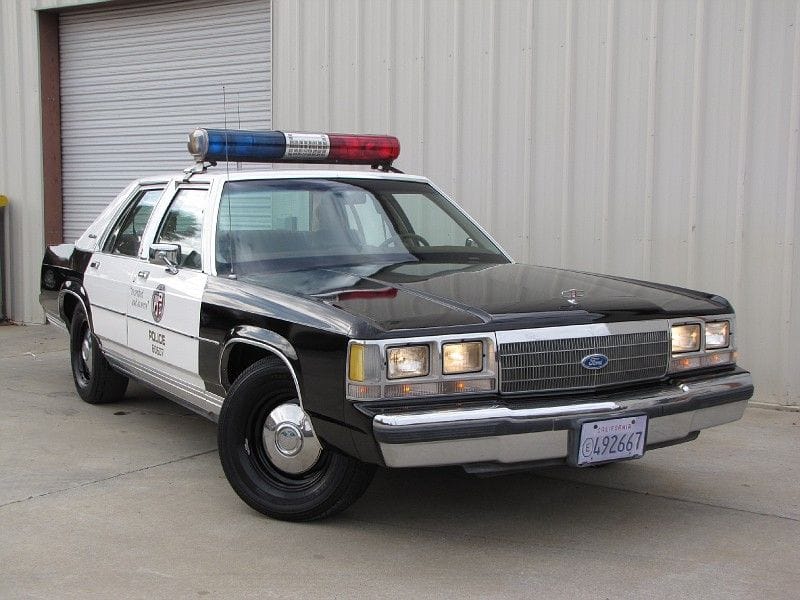 Voiture de police de la LAPD des années 90